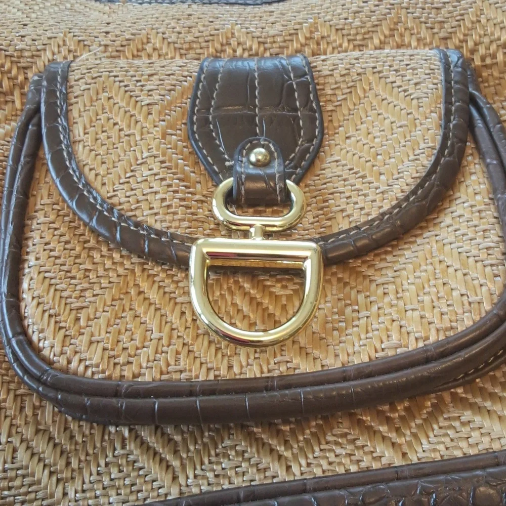 Tan And Brown Short Shoulder Handle Purse - Picture 2 of 7